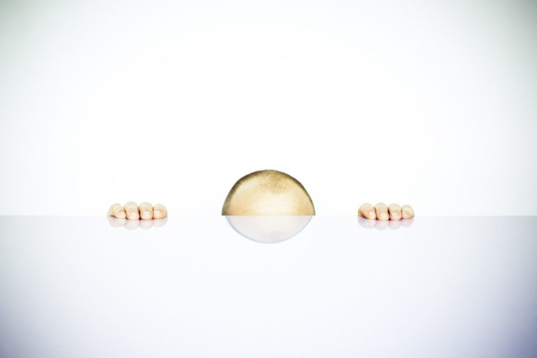 השתלת שיער בישראל: האם זה עדיף על השתלה בחו"ל?