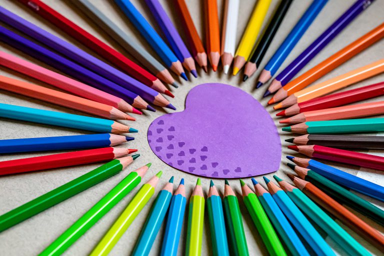 שקט, כאן יוצרים: חומרי היצירה שיעסיקו את הילדים בבית