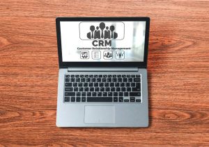 Holistic CRM: עכשיו גם בעברית